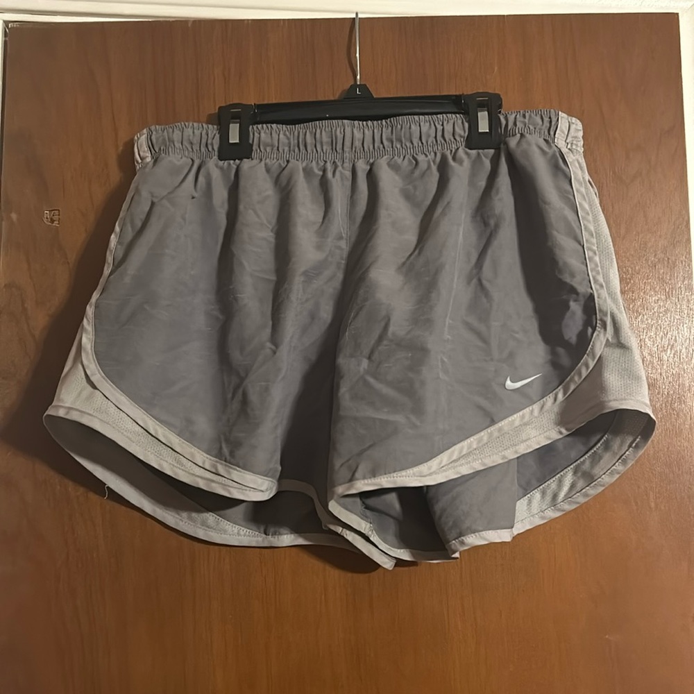 nike tempo women’s XL running shorts